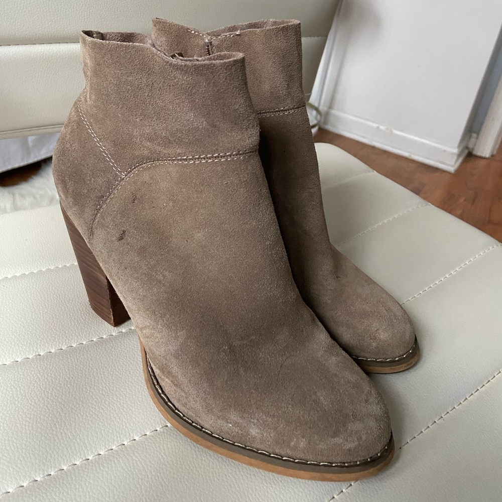 Taupe heeled booties